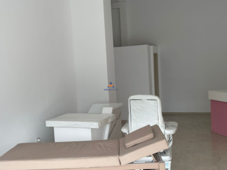 JEPET ME QERA AMBIENT BIZNESI 78M2 "UNAZA E RE,TEODOR KEKO" 800 EURO