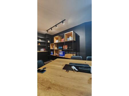Jepet me qira per zyre apartament 2+1+2 tek Rruga e Kosovareve. 800 € /Muaj