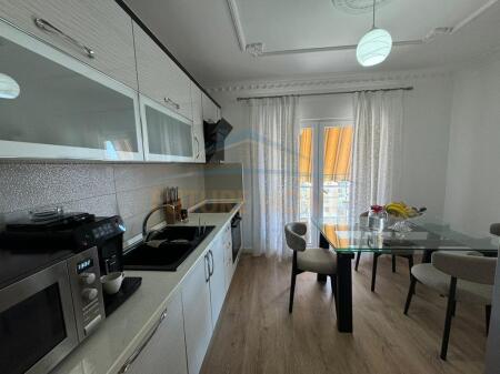 Shitet, Apartament 3+1+2+Depo, Laprakë, Tiranë.