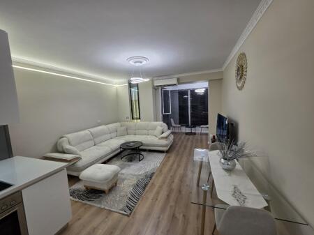 Treni Kompleksi Usluga Jepet Apartament 1+1 Me Qera