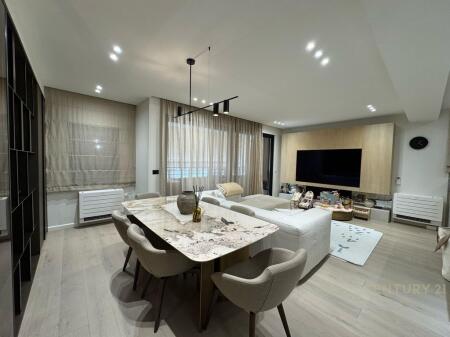Shitet Apartament Luksoz 2+1+2 me Post Parkimi – Kodra e Diellit