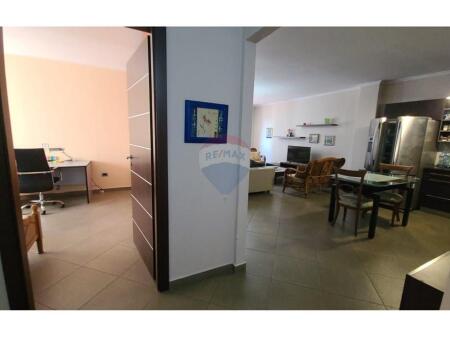 Apartament 2+1 per qira te Zogu i Zi