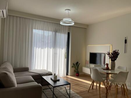 SHITET APARTAMENT 2+1+2 ME POST PARKIMI TEK KODRA E DIELLIT ! 230,000 €