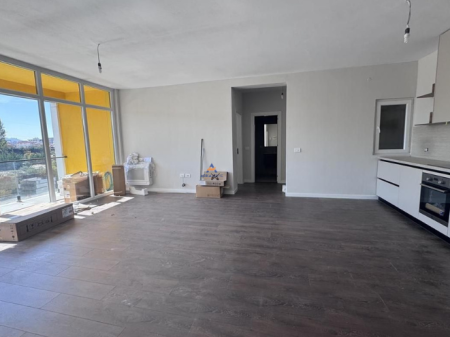 JEPET APARTAMENT ME QERA 2+1+BALLKON "PRANE NATIONAL PARK,BULEVARDI I RI" 650 EURO