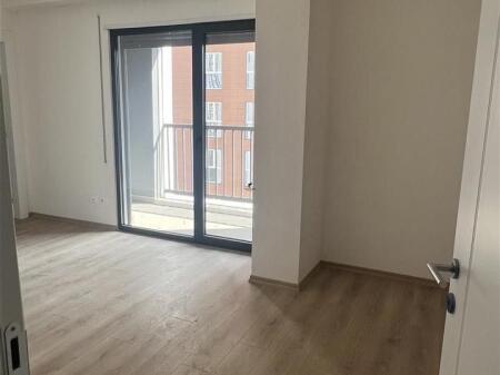 ZYRE ME QERA 116 M2 BULEVARDI RI 800 EURO