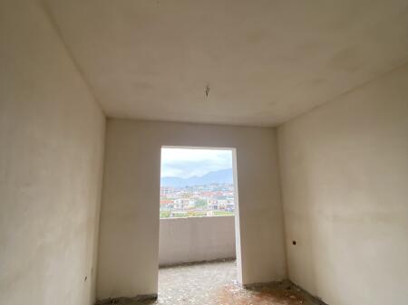 2+1,i perfunduar ne paskuqan,cmimi 92.000 euro