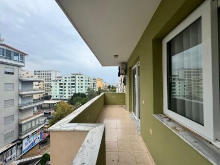 Jepet apartamenti me qera vjetore ne plazhin iliria