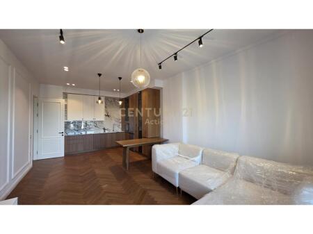 Me Qira – Apartament 2+1+2 me Post Parkimi në Square 21