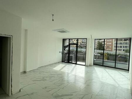 OFFICE FOR RENT 63 M2 LAKE VIEW 1,000 EURO