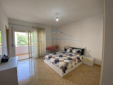 Shitet, Apartament 2+1+2, Fresku, Tiranë.