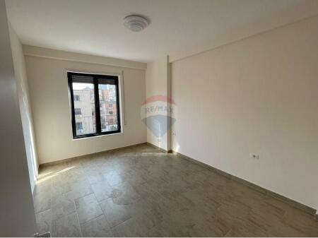 Ufficio - In Affitto - Via Karl Gega, Tirana € 800