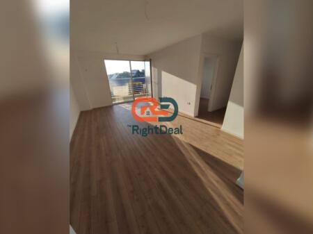 Ne Fresk, Shitet Apartament 1+1, Me Planimetri Te Rregullt!!