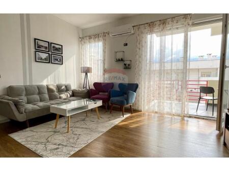 Apartament 1+1 me qera tek Pazari i Ri!