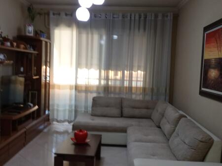 Kopshti Botanik, jepet me qera apartament 1+1