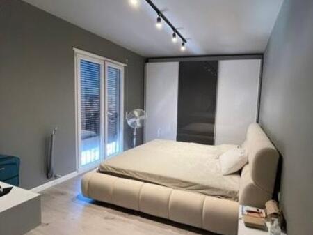 Shitet Apartament 1+1 me Hipotekë, Pranë Prokurorisë së Tiranës – Kati i 8, Totalisht i Mobiluar