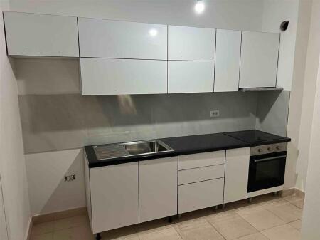 Jepet me qera apartament 1+1 tek Rruga 5 Maj !