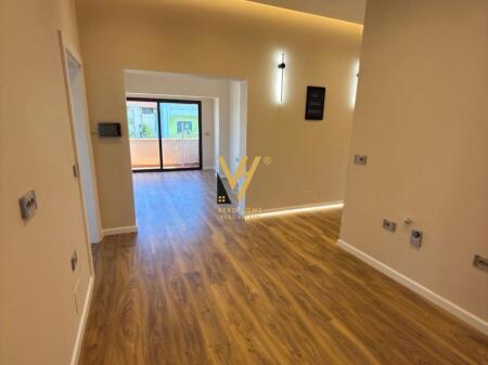 BUSINESS PREMISES FOR RENT 170 M2 AT VILAT GJERMANE 1,900 EURO