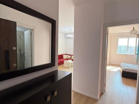JEPET ME QIRA APARTMENT 1+1 KOMPLEKSI GRAND GALLERY, YZBERISHT Çmimi: 45.000 Leke/Muaj Adresa: Rruga 3 Deshmoret ORGANIZIMI: 1 Sallon + Kuzhine 1 Dhome gjumi 1 Tualet 1 Ballkon  Detaje te tjera: Apartamenti ndodhet ne katin e 5-te te nje pallati te ri me ashensor Totalisht i ri Hapesira te mire organizuara dhe te bollshme  Per me shume informacione ose nje vizite ne prone na kontaktoni: