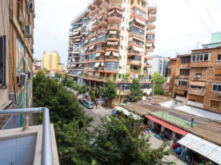 Shitet Apartament 2+1+2 Ballkone, “Rruga e Barrikadave”, Tiranë