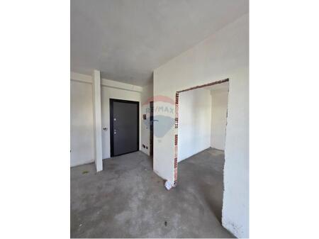 SHITET APARTAMENT 1+1 PRANË SPITALIT AMERIKAN 2