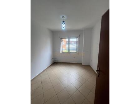 Shitet, Apartament 3+1+2, Rruga e Thesarit, Fresk, Tirane.