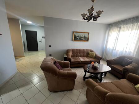 Jepet Apartament me qera