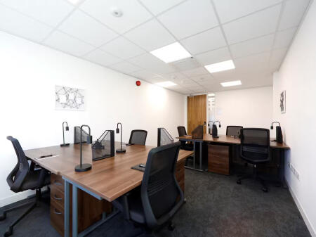 Office for Rent 3+1 at Qytet Studenti (ID BZ2714) Tirana