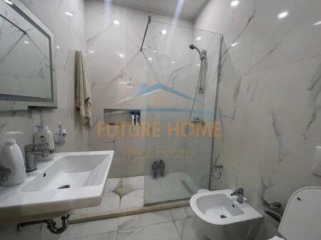 Shitet, Apartament 2+1+2+Post Parkimi, Kinostudio, Tiranë.