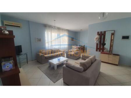 JEPET ME QERA APARTAMENT 2+1 TEK RRUGA BARRIKADAVE