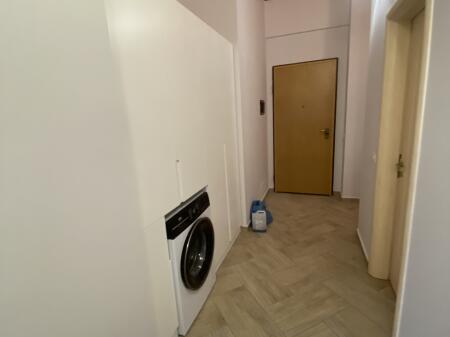 Papafingo i mobiluar te rruga peti liqeni i thate,700 euro,me post parkimi