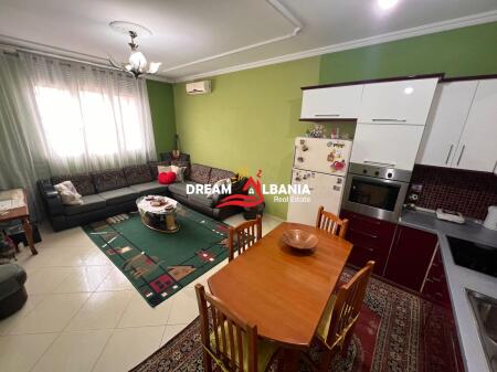 Apartament 2+1 i mobiluar ne shitje ne Vasil Shanto prane shkolles “Vasil Shanto” ne Tirane (ID 4129544)