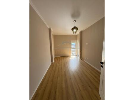 Shitet, Apartament 2+1, Oxhaku, Tirane.