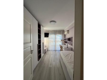 Qera, Apartament 2+1+ Post Parkimi, Blloku, Tiranë.