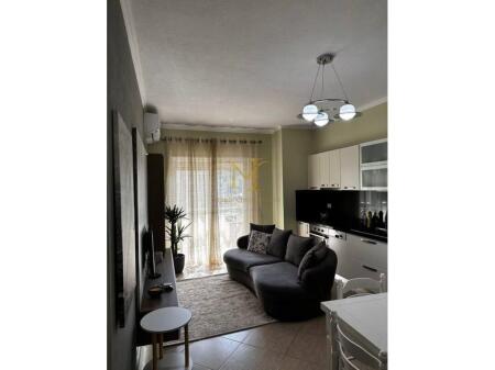 APARTAMENT 1+1 ME QERA AFATGJATE NE SHKEMBIN E KAVAJES !!