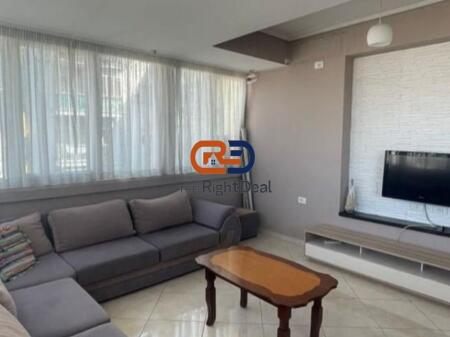 Tek Ish Parku, Shitet Apartament 2+1, Me Orientim Perfekt
