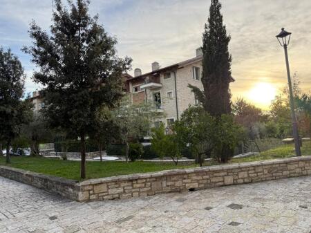 APARTAMENT ME QIRA 3+1+2+2 POSTE PARKIMI,TEK SECRET GARDEN!