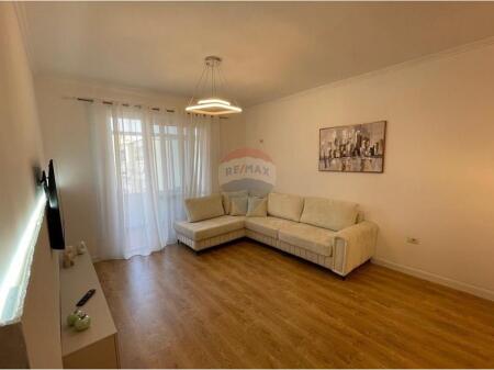 Shitet apartament 1+1 në Astir pranë Bar Artistit