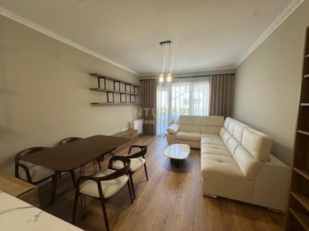 Jepet me qira apartament i sapomobiluar te Pazari Ri.