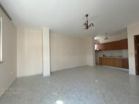 Prane Zones se Brrylit, Studio Bosh! 300 € /Muaj