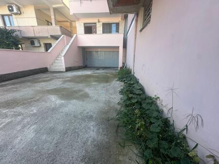 Locale magazzino in affitto – open space, in Via “Jordan Misja”, Tirana.