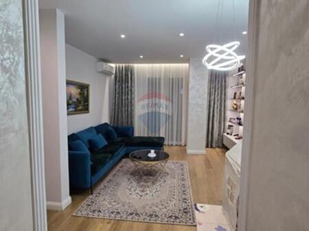 Apartament - Për Qira - Sheshi Willson, Tiranë