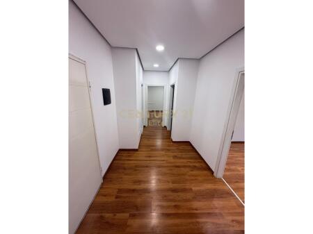 Jepet me Qira Apartament 3+1+2 pranë 🏙️ Ring Center