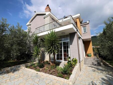 Shitet vile 2 kateshe ne Tufine !