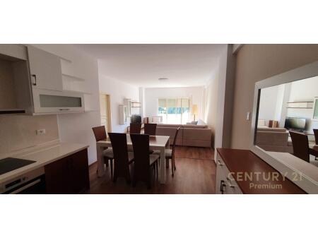 Jepet me qira apartament 2+1+2 bashkë me post parkimi në zonën e Kopshti Botanik!