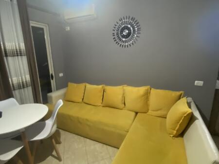 1+1, arredato al bar return a Astir, prezzo 430 euro