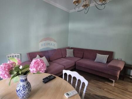 Jepet per qira apartament 2+1 prane Rruga Elbasanit