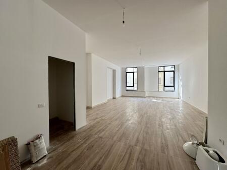 📣 LOCAZIONE Ufficio 📍 Centro, Vicino al Caffè Flora 🛣️ Via "Mine Peza" ✨