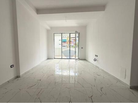 Apartament 2+1+2 per shitje Shkolla e Bashkuar !