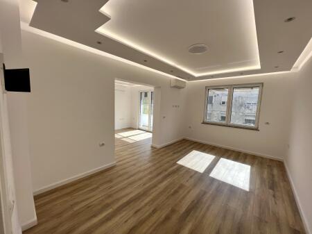 📣 AFFITTO Appartamento 2+1 📍 Vicino al Caffè Flores, Centro Tirana ✨