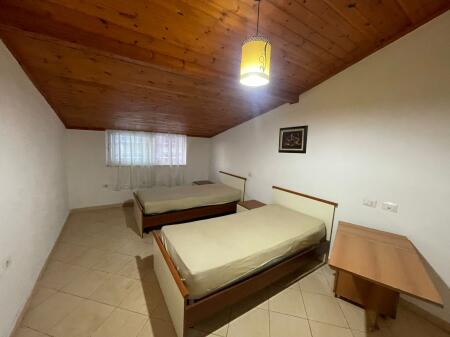Jepet Apartament Me Qera ,Tek Kinostudio